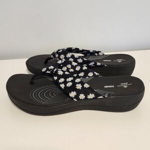 Clarks Cloudsteppers Arla Glison Daisy Flip Flops Black